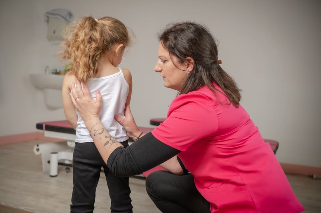 Ostéopathe avec soin ostéopathique pour les enfants à Leugny