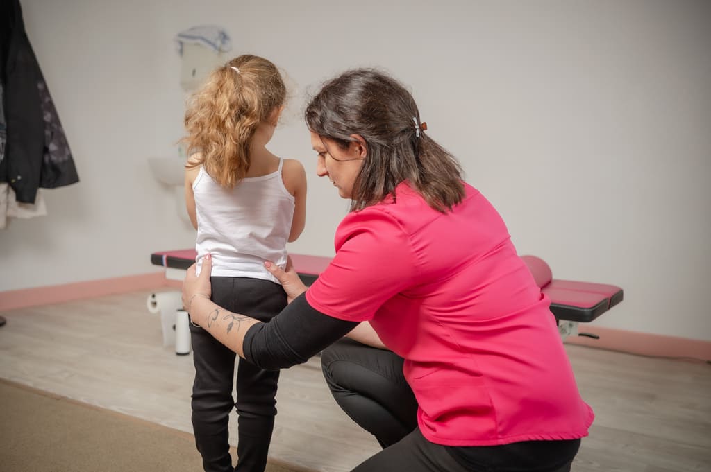 Ostéopathe avec soin ostéopathique pour les enfants à Leugny